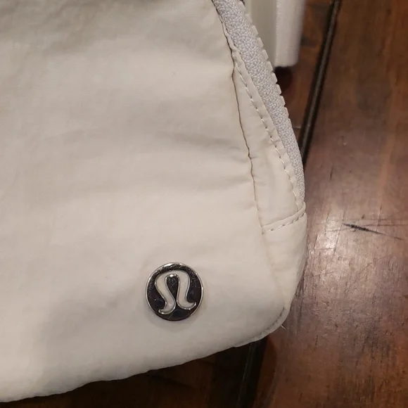 NWOT white opal everywhere belt bag - Picture 5 of 10